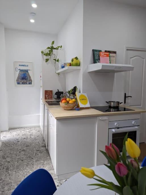 T2 Cosy Avec Terrasse Et Parking Lägenhet Marseille Exteriör bild