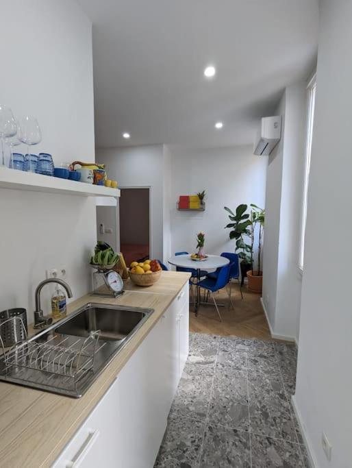 T2 Cosy Avec Terrasse Et Parking Lägenhet Marseille Exteriör bild